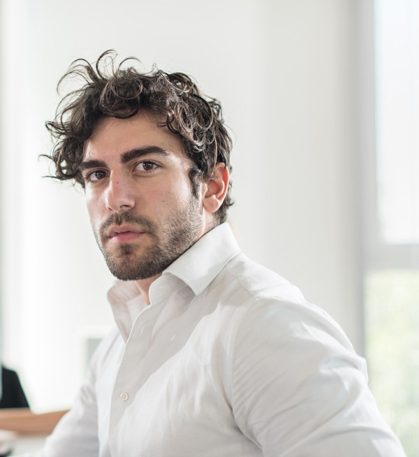 krullend en messy haar in het najaar van 2019